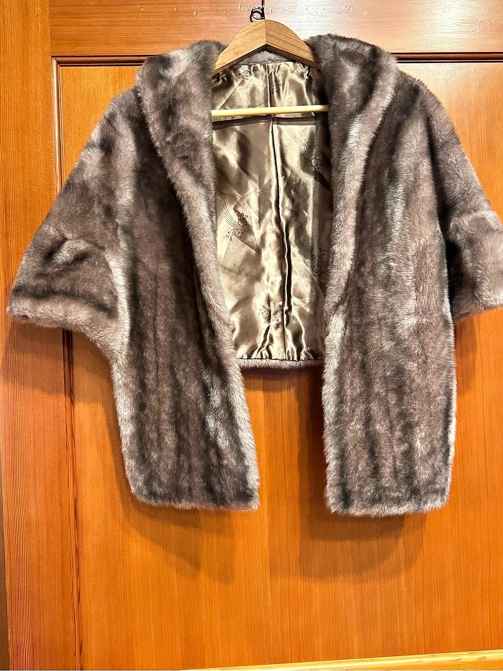 Vintage 1960s Faux Fur Capelet